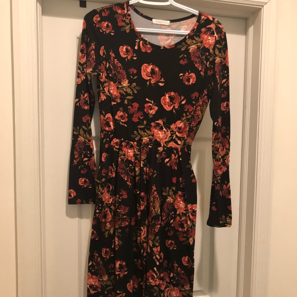 NeeSee’s Floral Dress